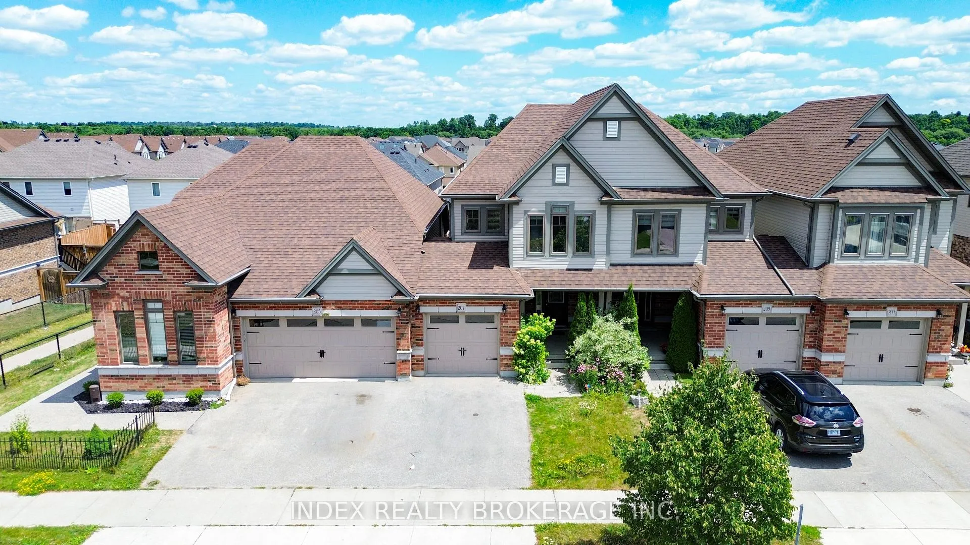 Photo 2 of 207 Eden Oak Trail, Kitchener, Idlewood/Lackner Woods — HOMEH
