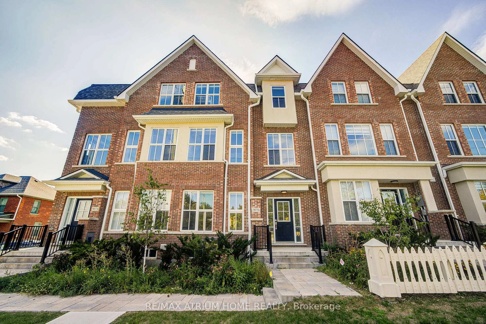 Photo 1 of 9076 Woodbine Ave, Markham, Buttonville — HOMEH