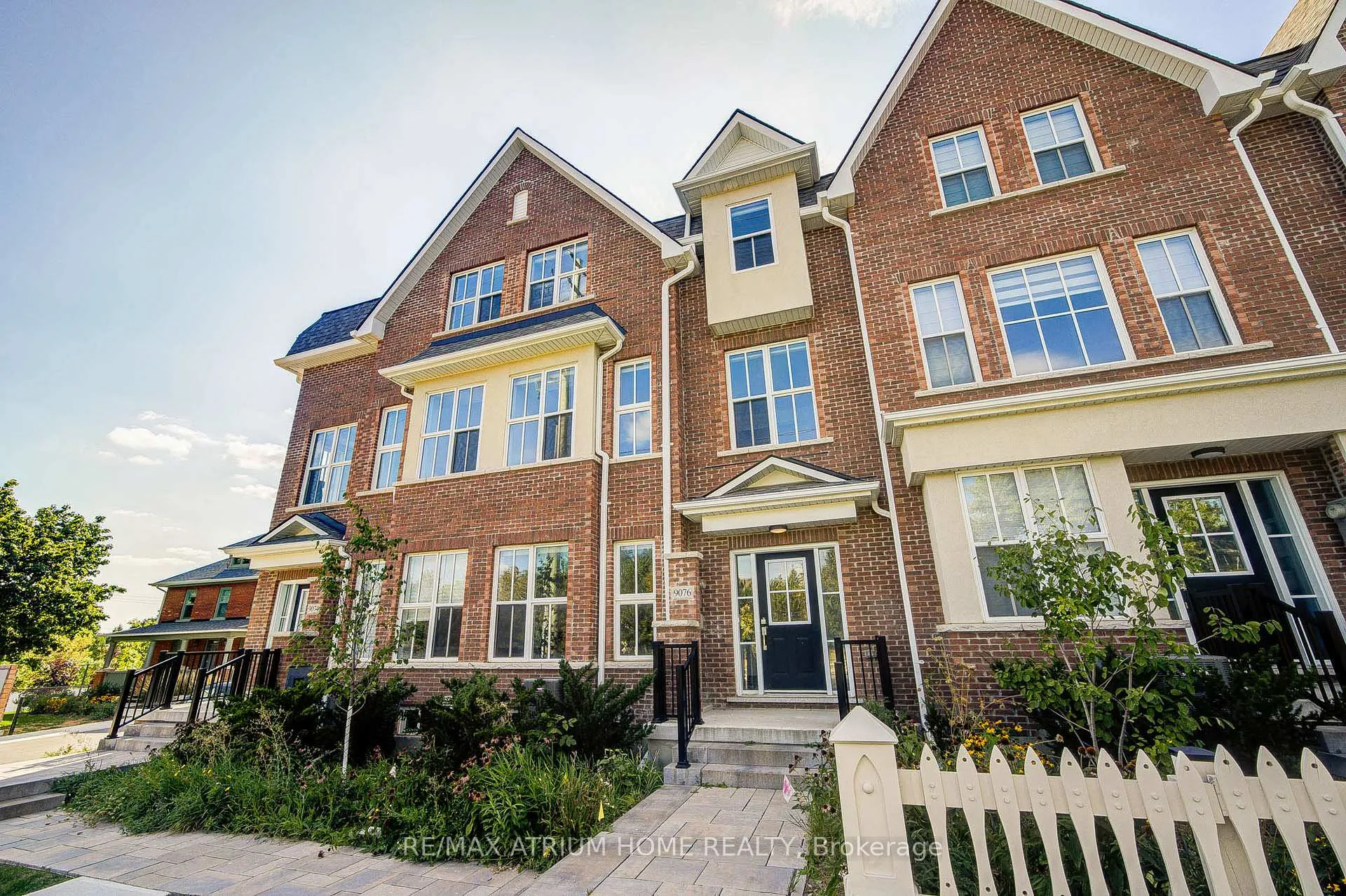 Photo 3 of 9076 Woodbine Ave, Markham, Buttonville — HOMEH