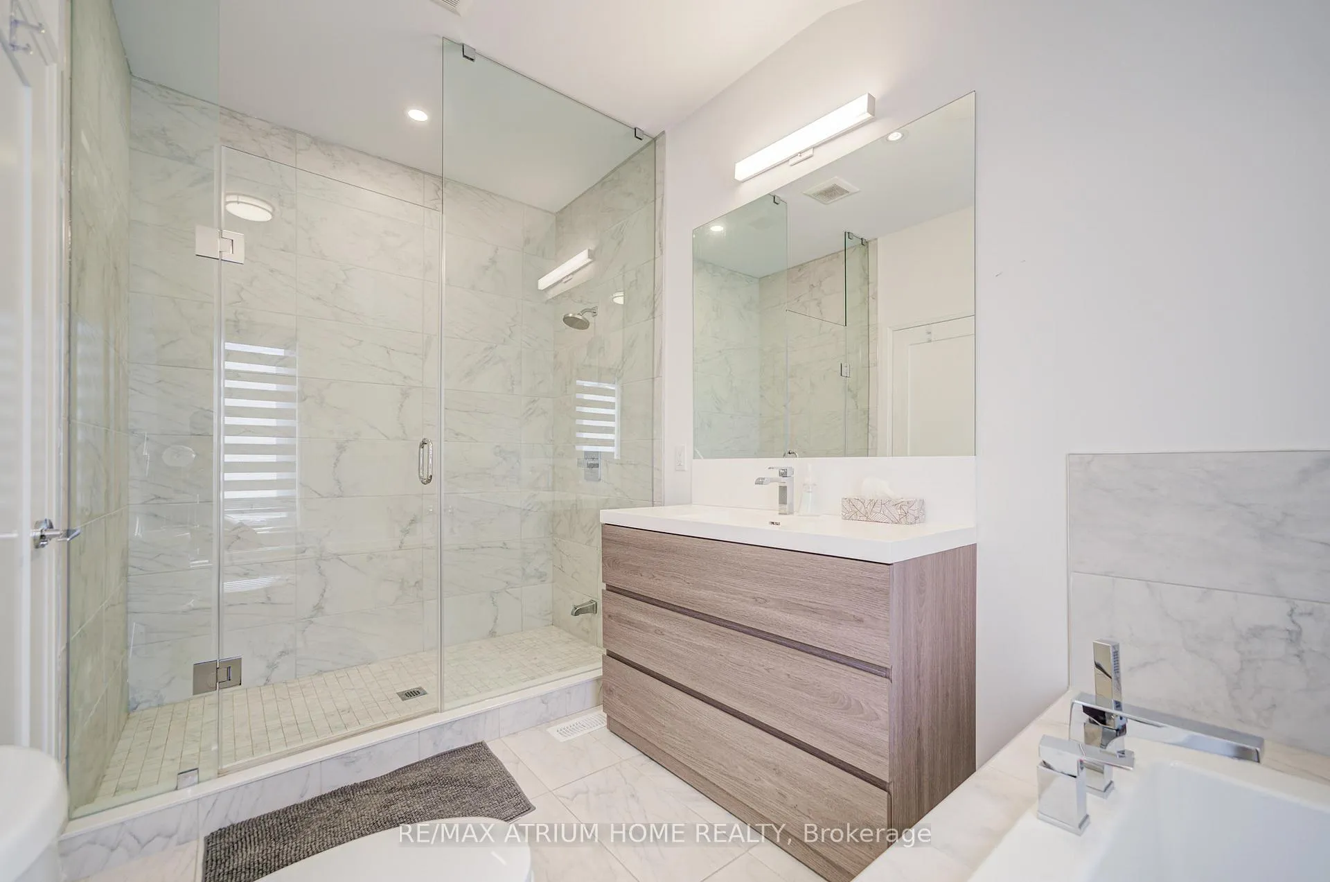 Photo 35 of 9076 Woodbine Ave, Markham, Buttonville — HOMEH