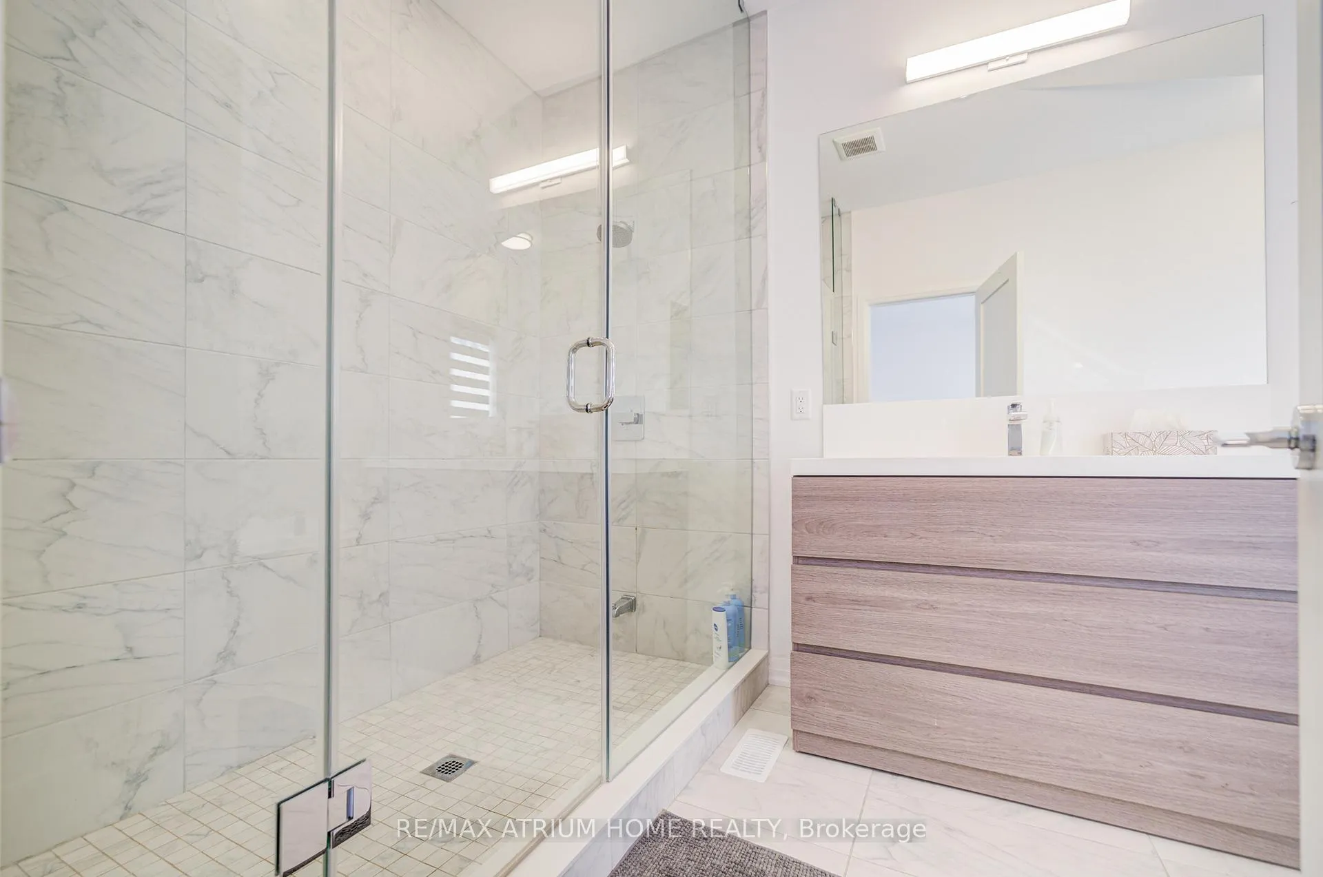 Photo 37 of 9076 Woodbine Ave, Markham, Buttonville — HOMEH