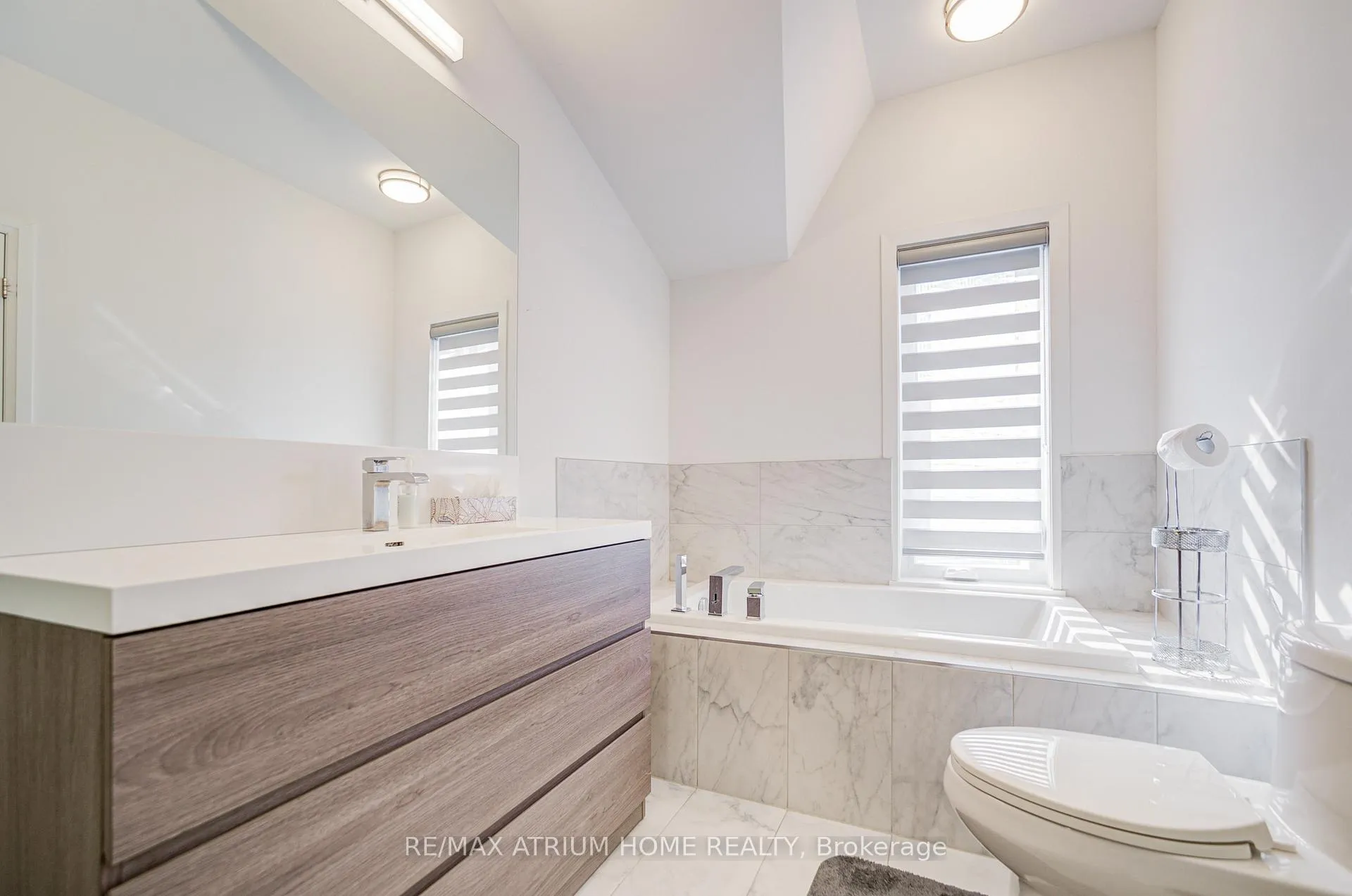 Photo 38 of 9076 Woodbine Ave, Markham, Buttonville — HOMEH