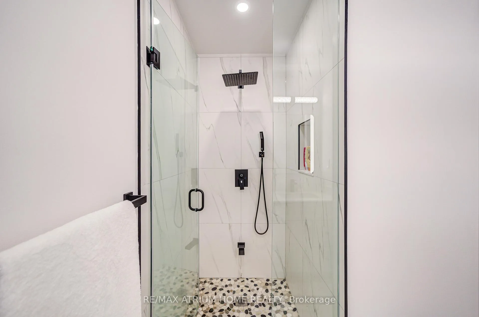 Photo 48 of 9076 Woodbine Ave, Markham, Buttonville — HOMEH