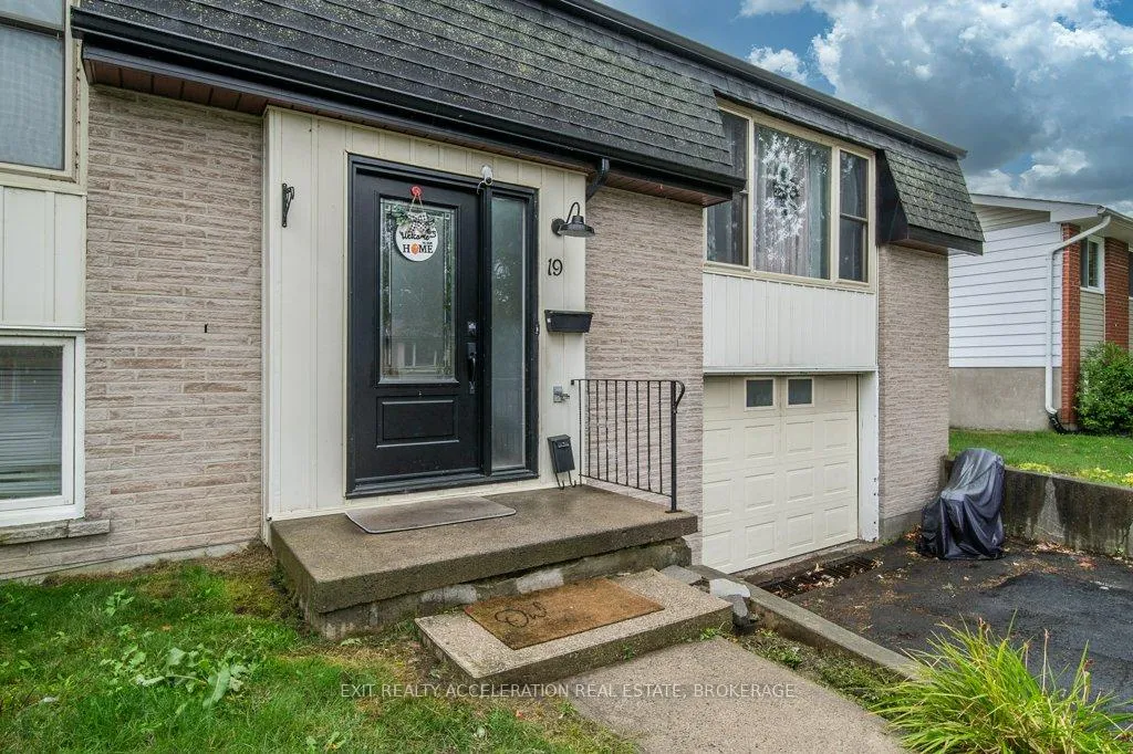 Photo 3 of 19 Mortensen Drive, Loyalist, Amherstview — HOMEH