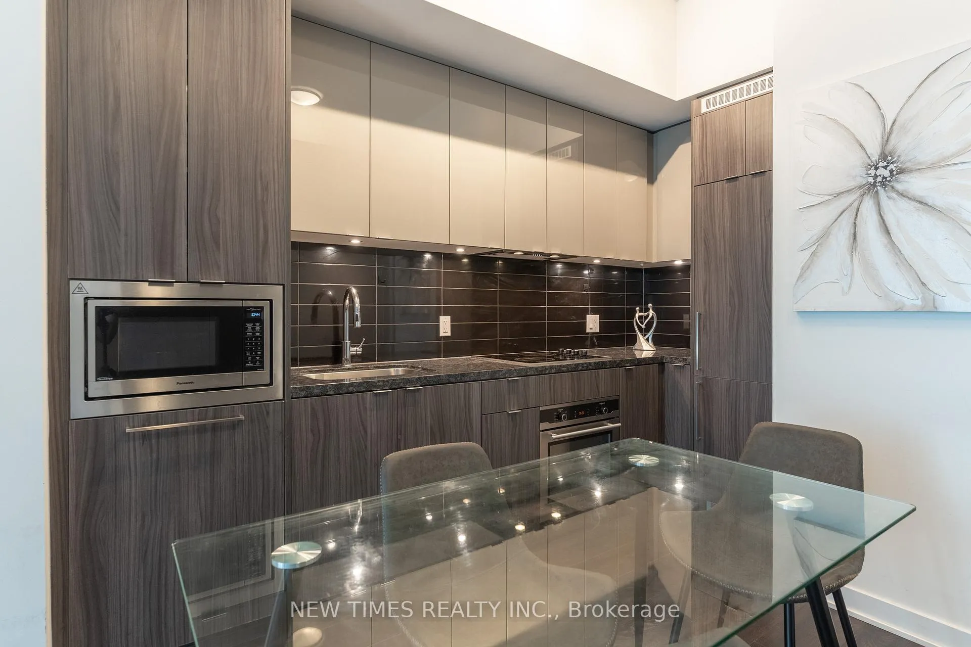 Photo 8 of Unit 1205, 125 Blue Jays Way, Toronto, Waterfront Communities — HOMEH