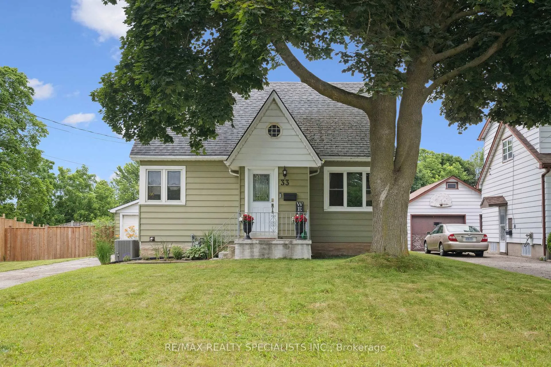 Photo 2 of 33 Hamel Avenue, Kitchener — HOMEH