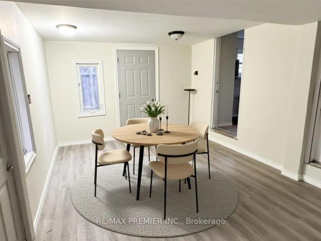 Photo 3 of 264 Delaware Avenue, Chatham-Kent — HOMEH
