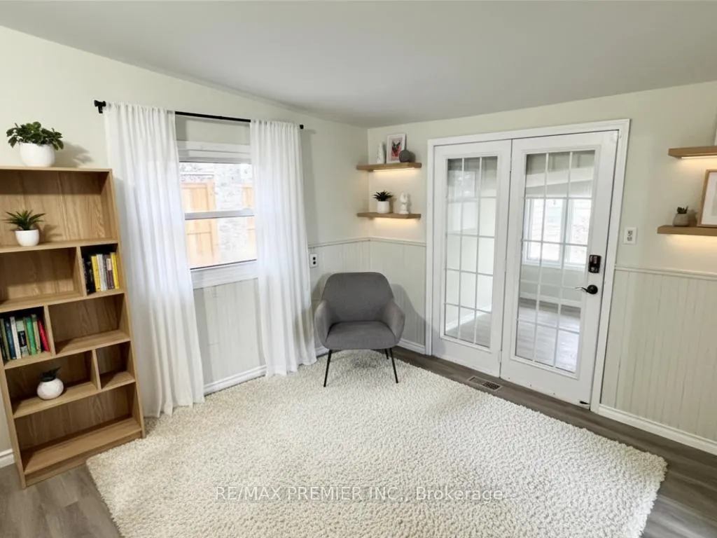 Photo 4 of 264 Delaware Avenue, Chatham-Kent — HOMEH