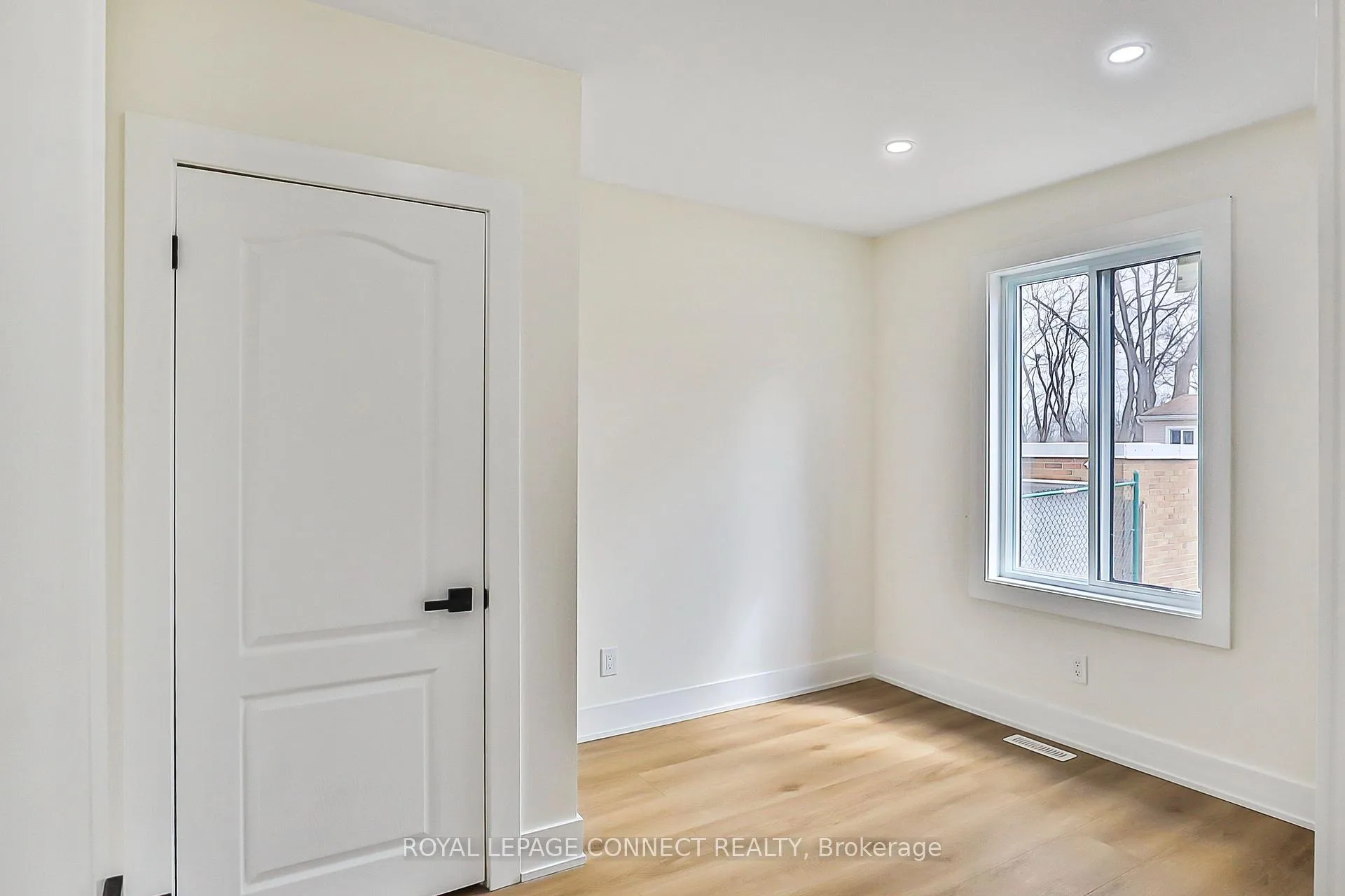 Photo 5 of 761 Guelph Street, Kitchener — HOMEH