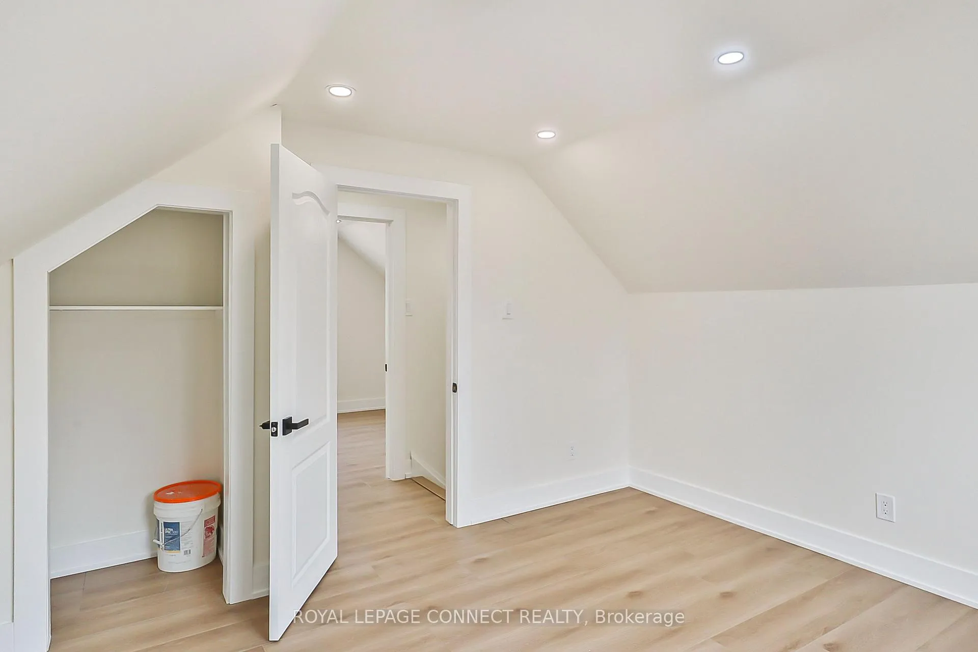 Photo 8 of 761 Guelph Street, Kitchener — HOMEH