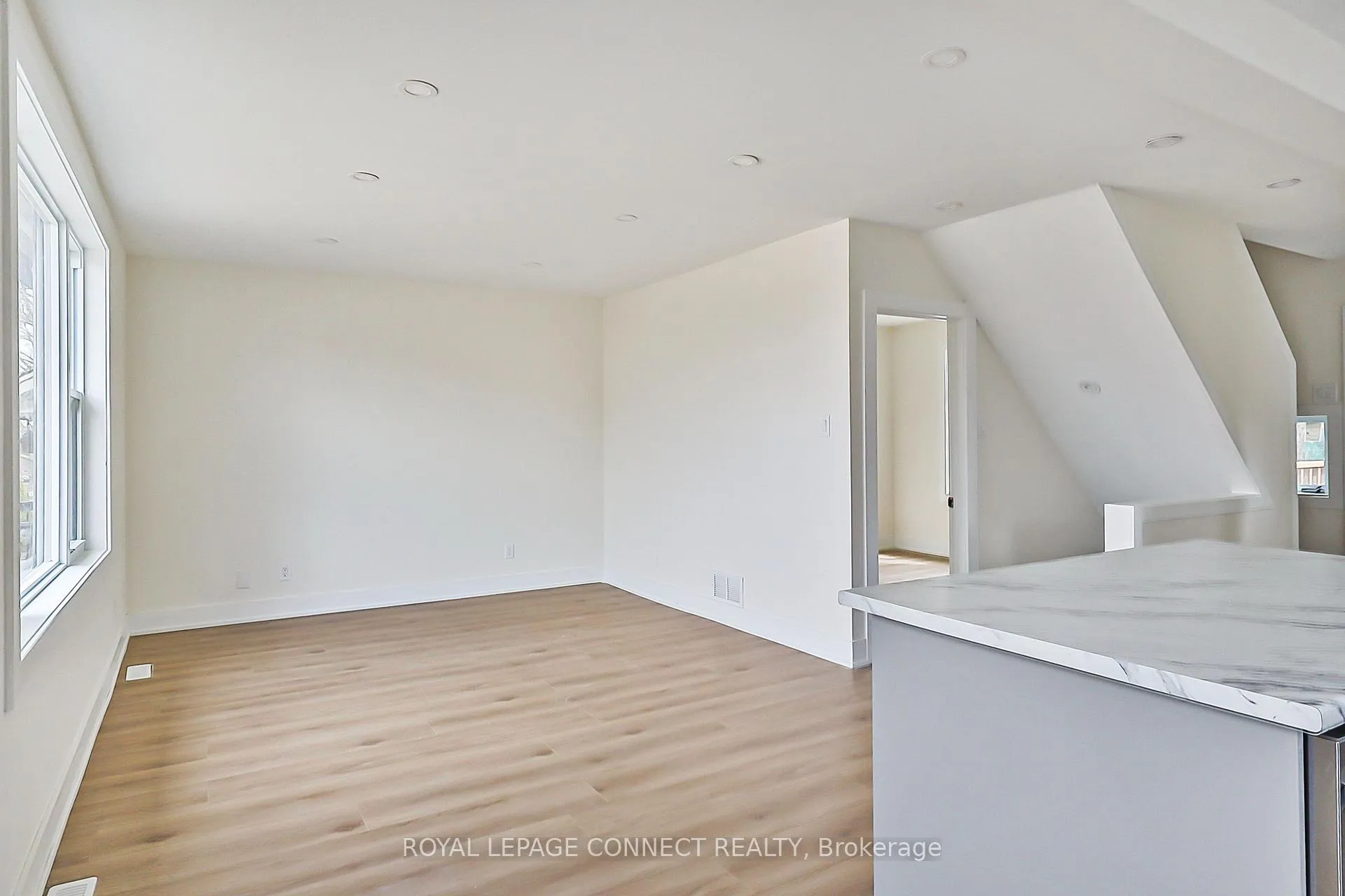 Photo 12 of 761 Guelph Street, Kitchener — HOMEH