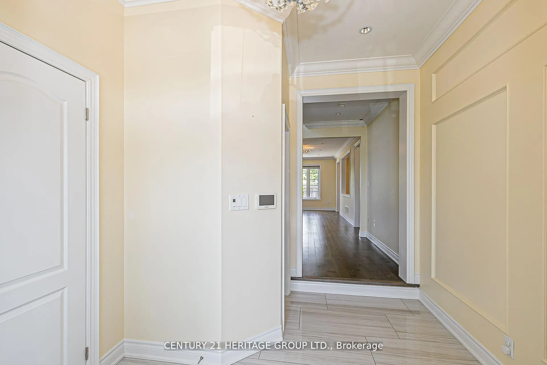 Photo 5 of 2 Roy Harper Avenue, Aurora, Rural Aurora — HOMEH