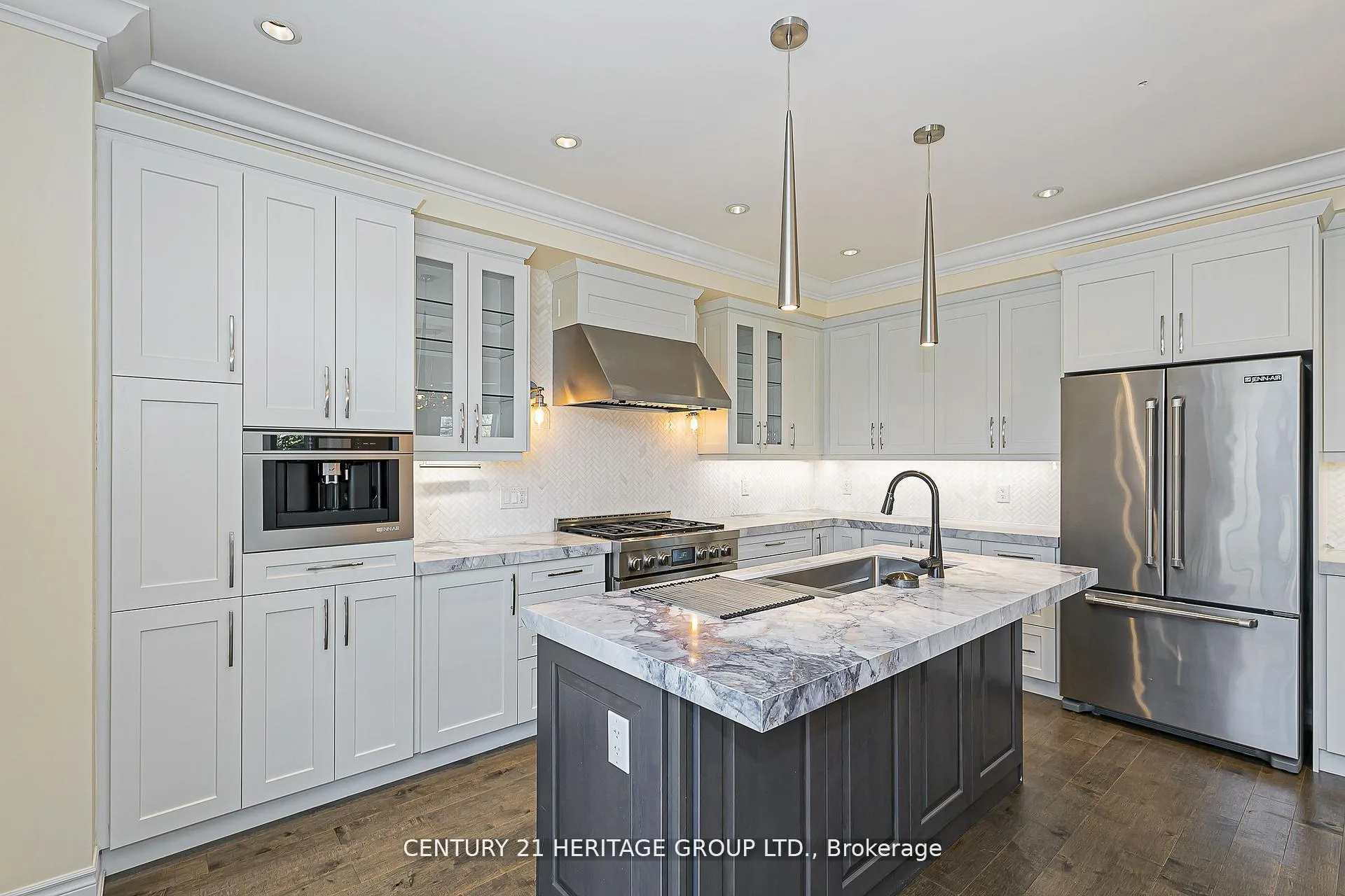 Photo 13 of 2 Roy Harper Avenue, Aurora, Rural Aurora — HOMEH