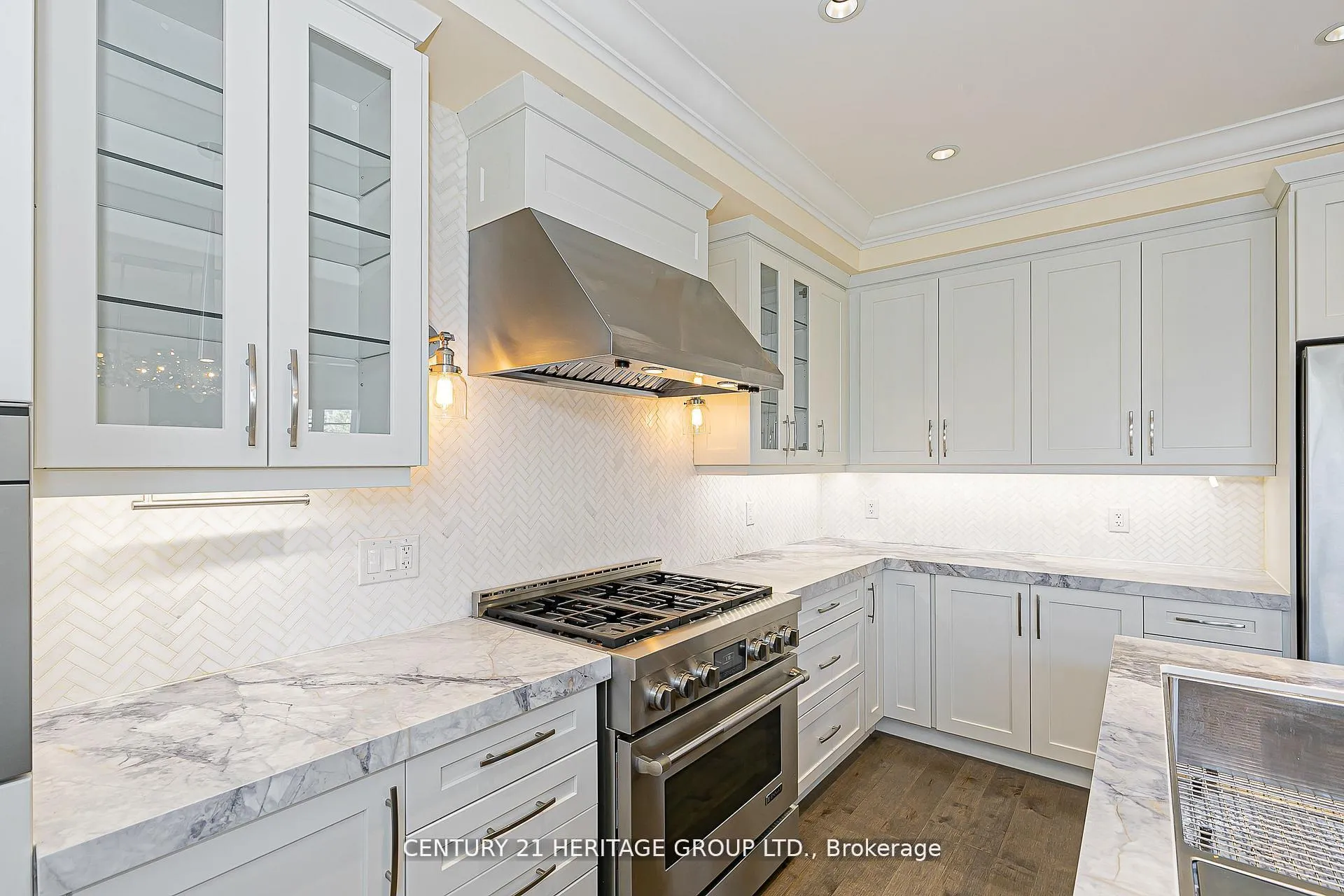 Photo 14 of 2 Roy Harper Avenue, Aurora, Rural Aurora — HOMEH