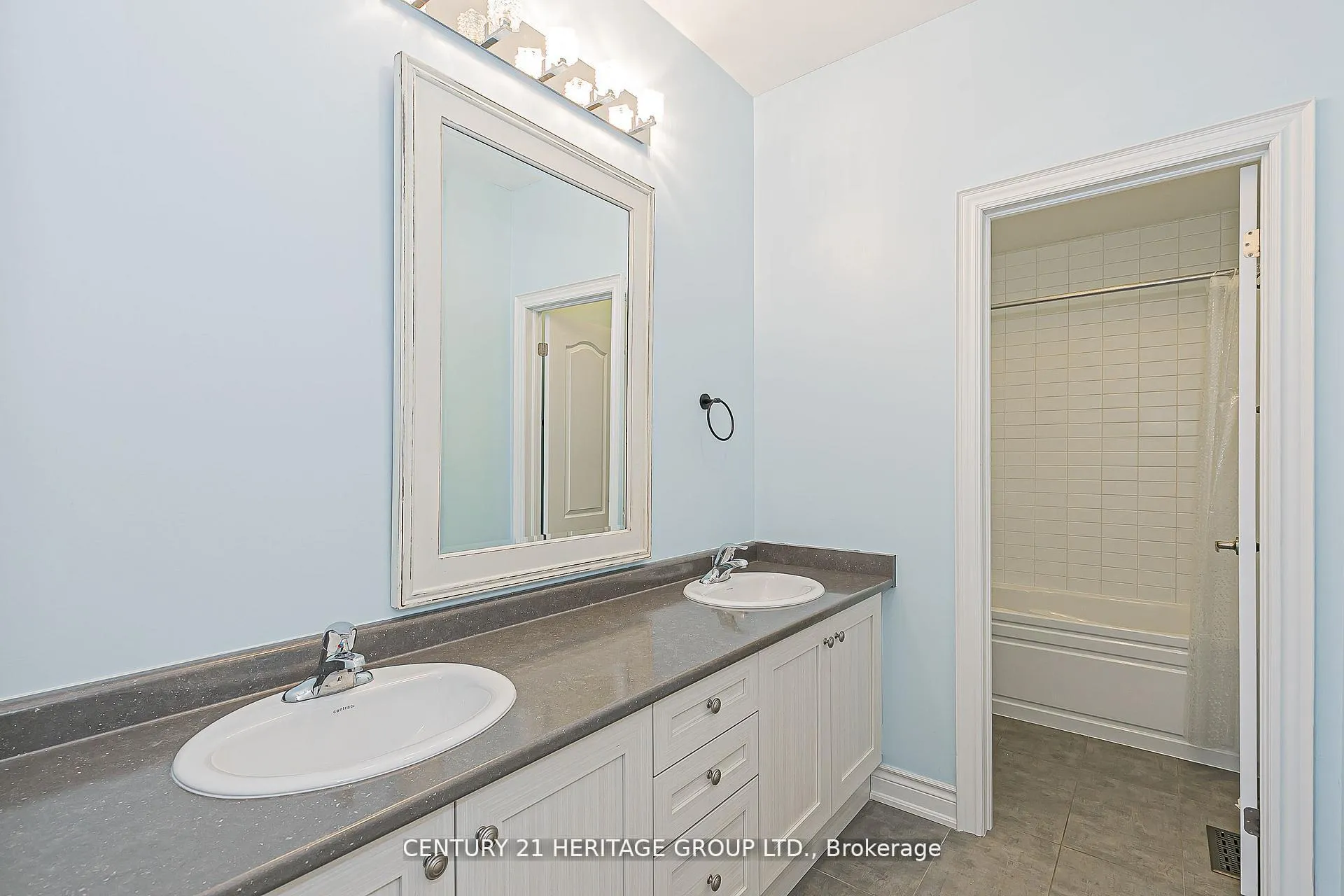 Photo 24 of 2 Roy Harper Avenue, Aurora, Rural Aurora — HOMEH
