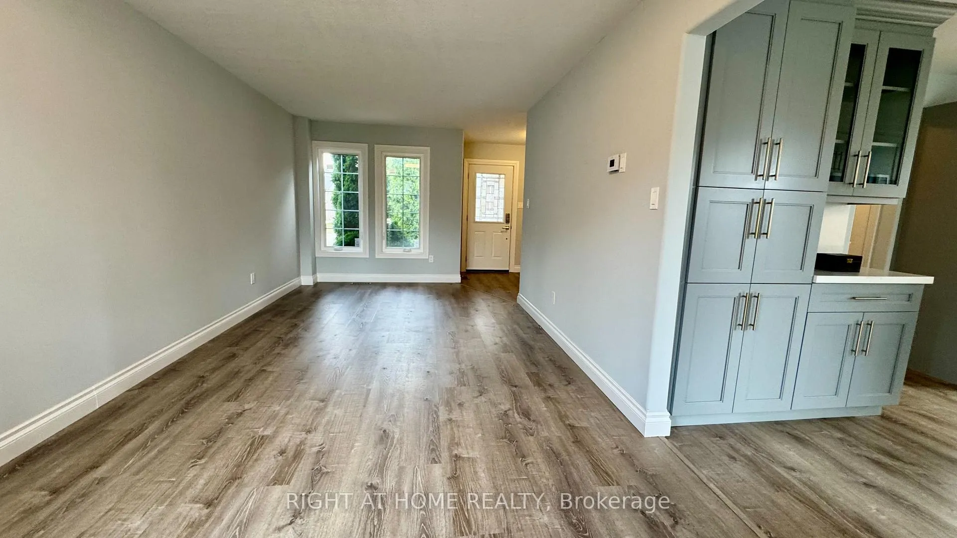 Photo 5 of 19 Windflower Drive, Kitchener — HOMEH
