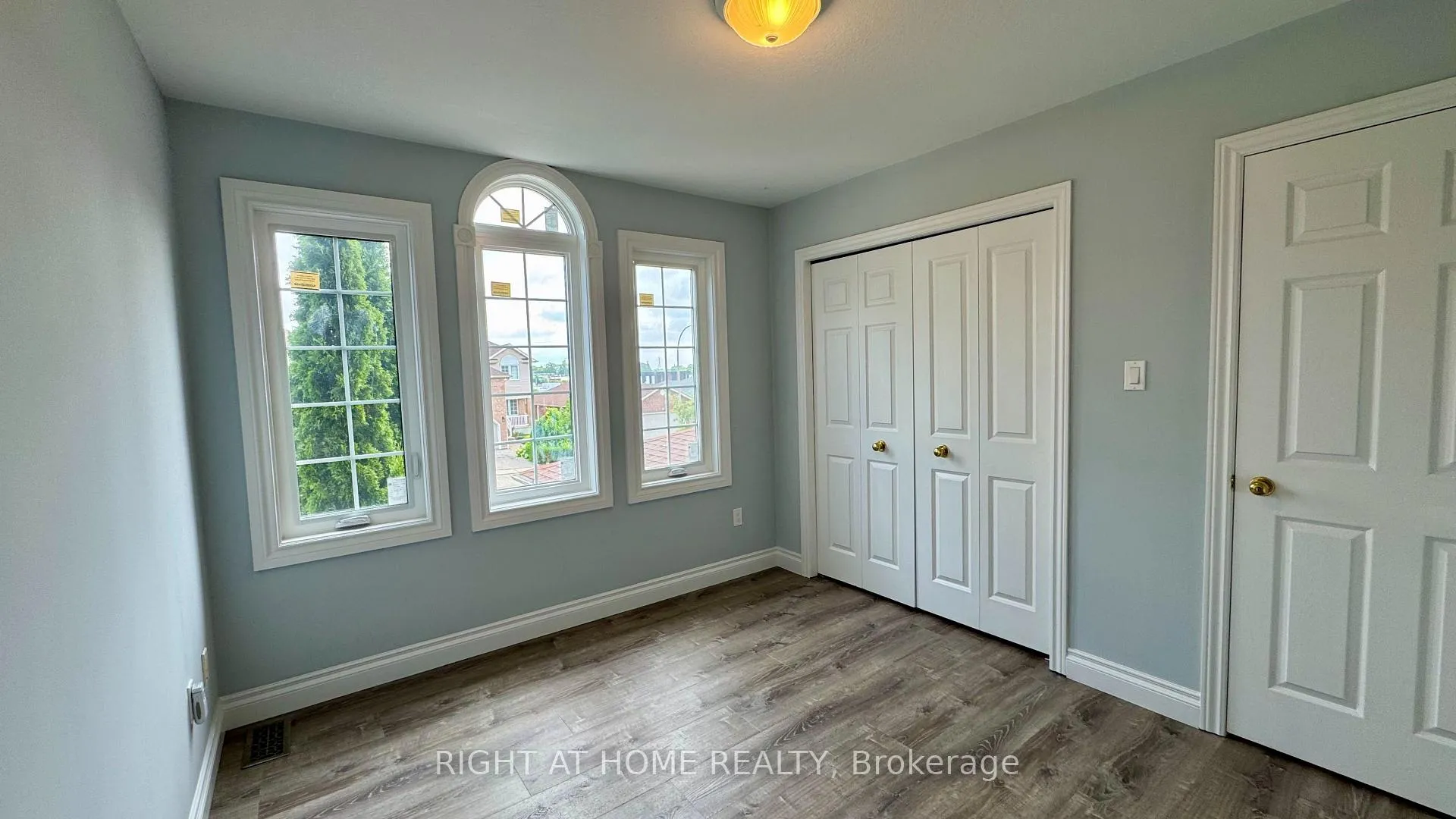 Photo 18 of 19 Windflower Drive, Kitchener — HOMEH