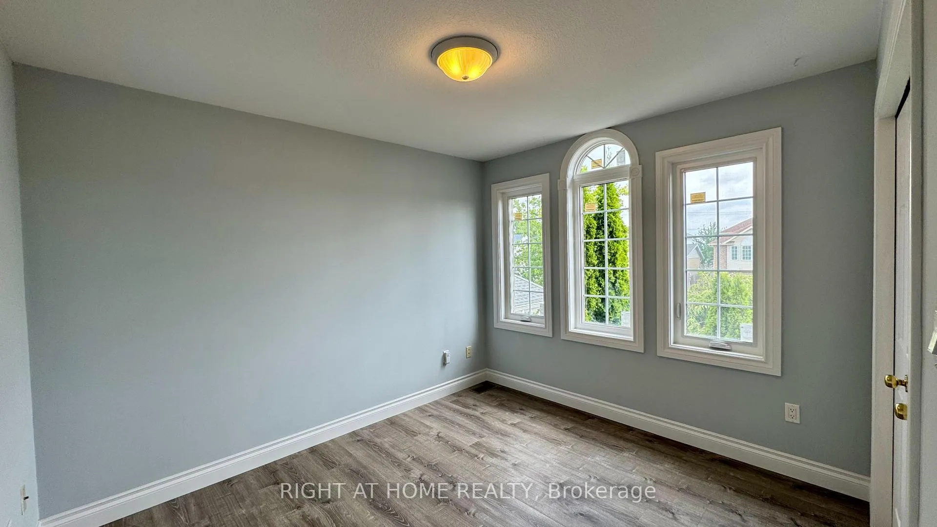 Photo 19 of 19 Windflower Drive, Kitchener — HOMEH