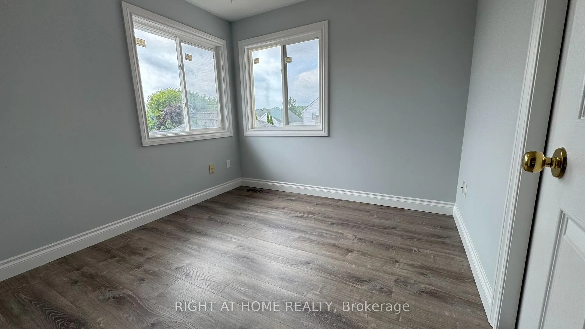 Photo 20 of 19 Windflower Drive, Kitchener — HOMEH