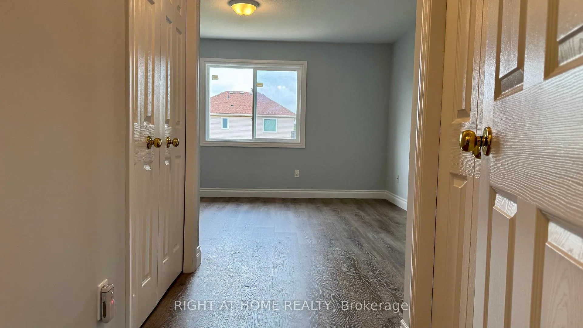 Photo 23 of 19 Windflower Drive, Kitchener — HOMEH
