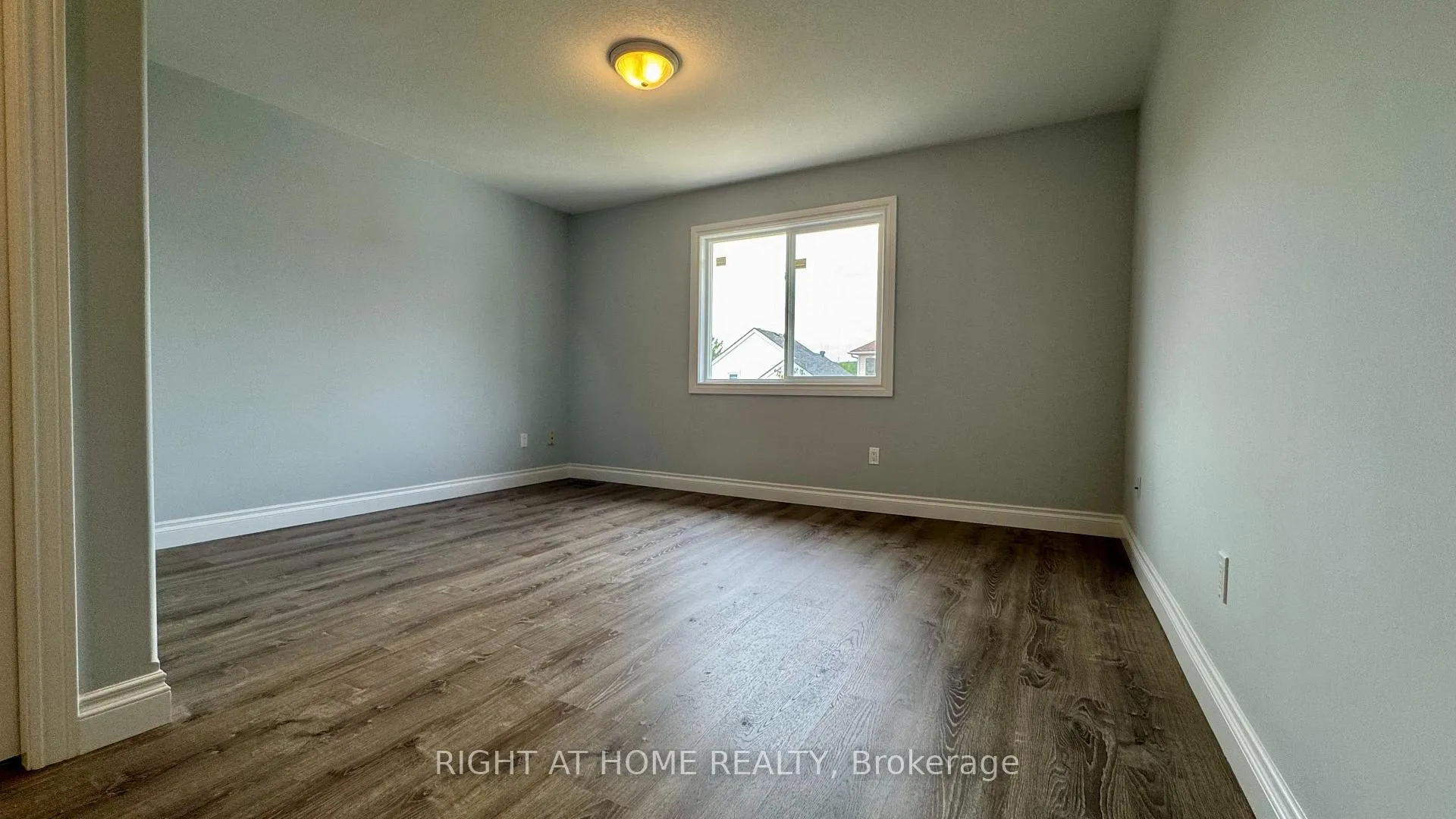 Photo 24 of 19 Windflower Drive, Kitchener — HOMEH