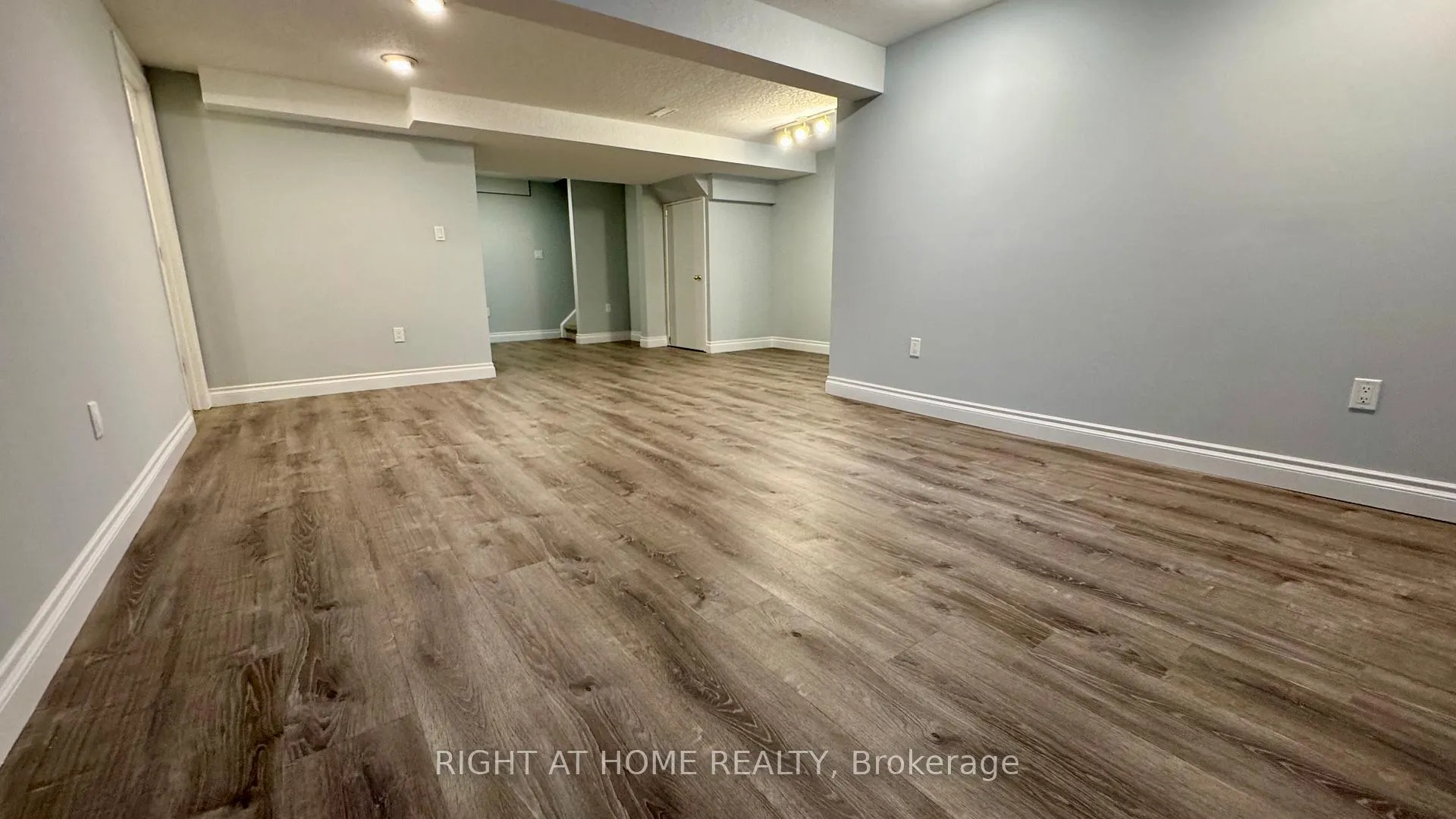 Photo 36 of 19 Windflower Drive, Kitchener — HOMEH