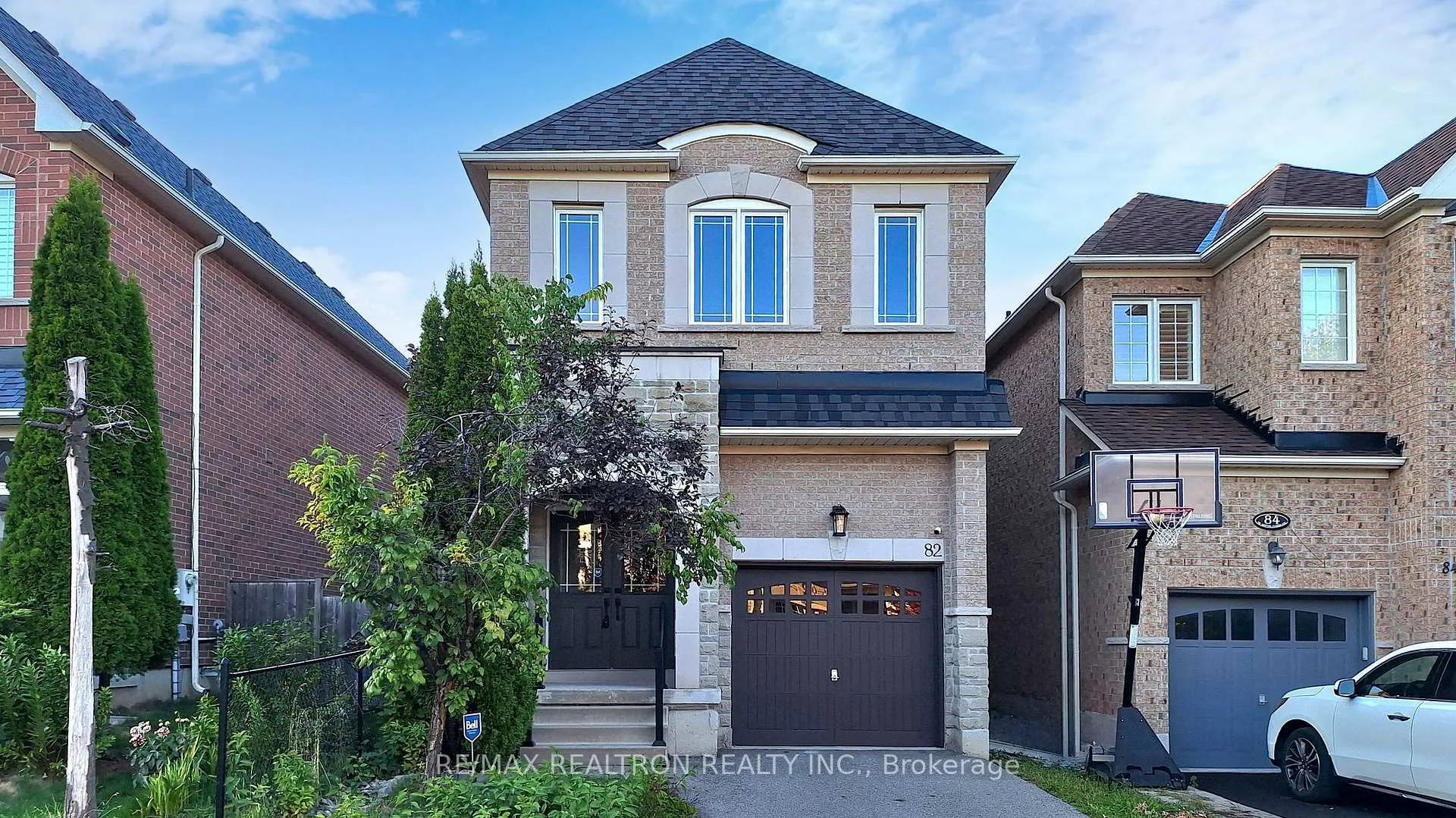 Photo 2 of 82 Sir Sanford Fleming Way, Vaughan, Patterson — HOMEH