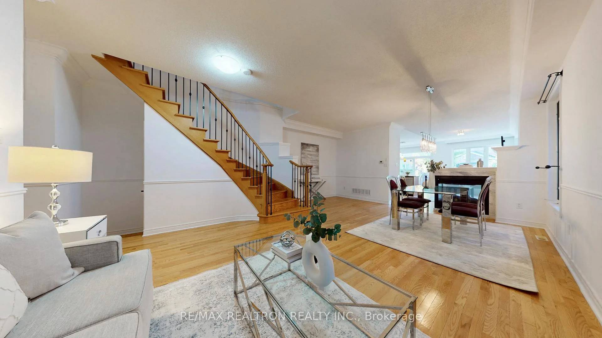 Photo 7 of 82 Sir Sanford Fleming Way, Vaughan, Patterson — HOMEH