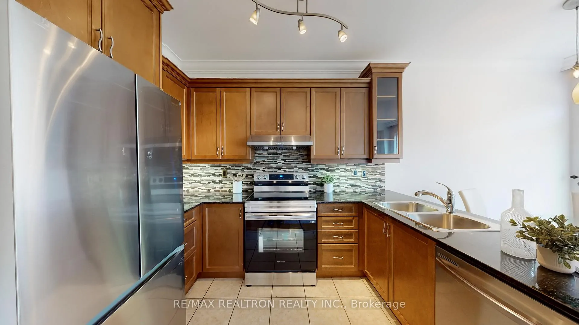Photo 16 of 82 Sir Sanford Fleming Way, Vaughan, Patterson — HOMEH