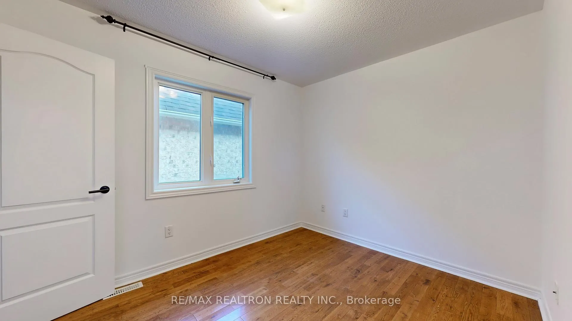 Photo 30 of 82 Sir Sanford Fleming Way, Vaughan, Patterson — HOMEH