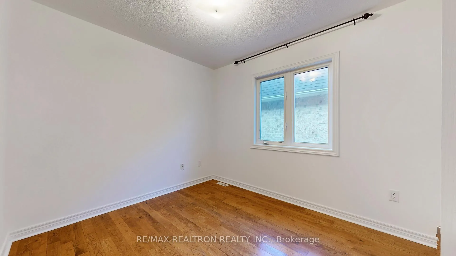 Photo 32 of 82 Sir Sanford Fleming Way, Vaughan, Patterson — HOMEH