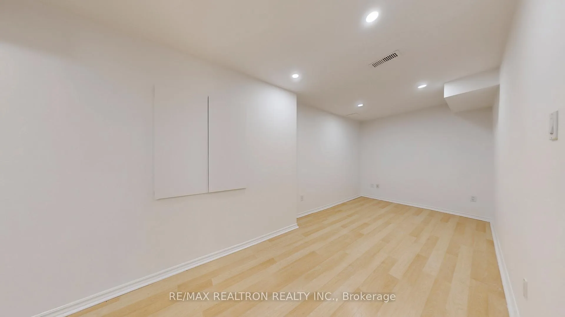 Photo 40 of 82 Sir Sanford Fleming Way, Vaughan, Patterson — HOMEH