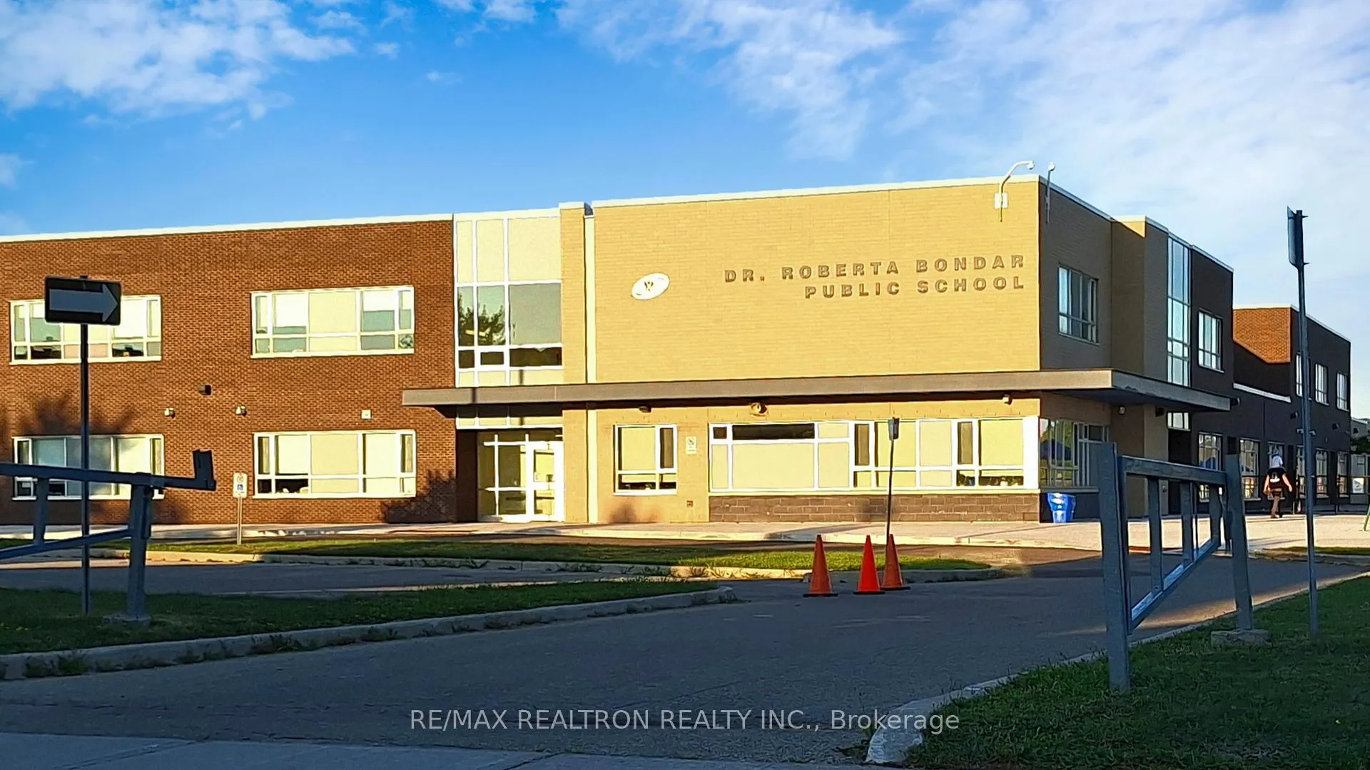 Photo 50 of 82 Sir Sanford Fleming Way, Vaughan, Patterson — HOMEH