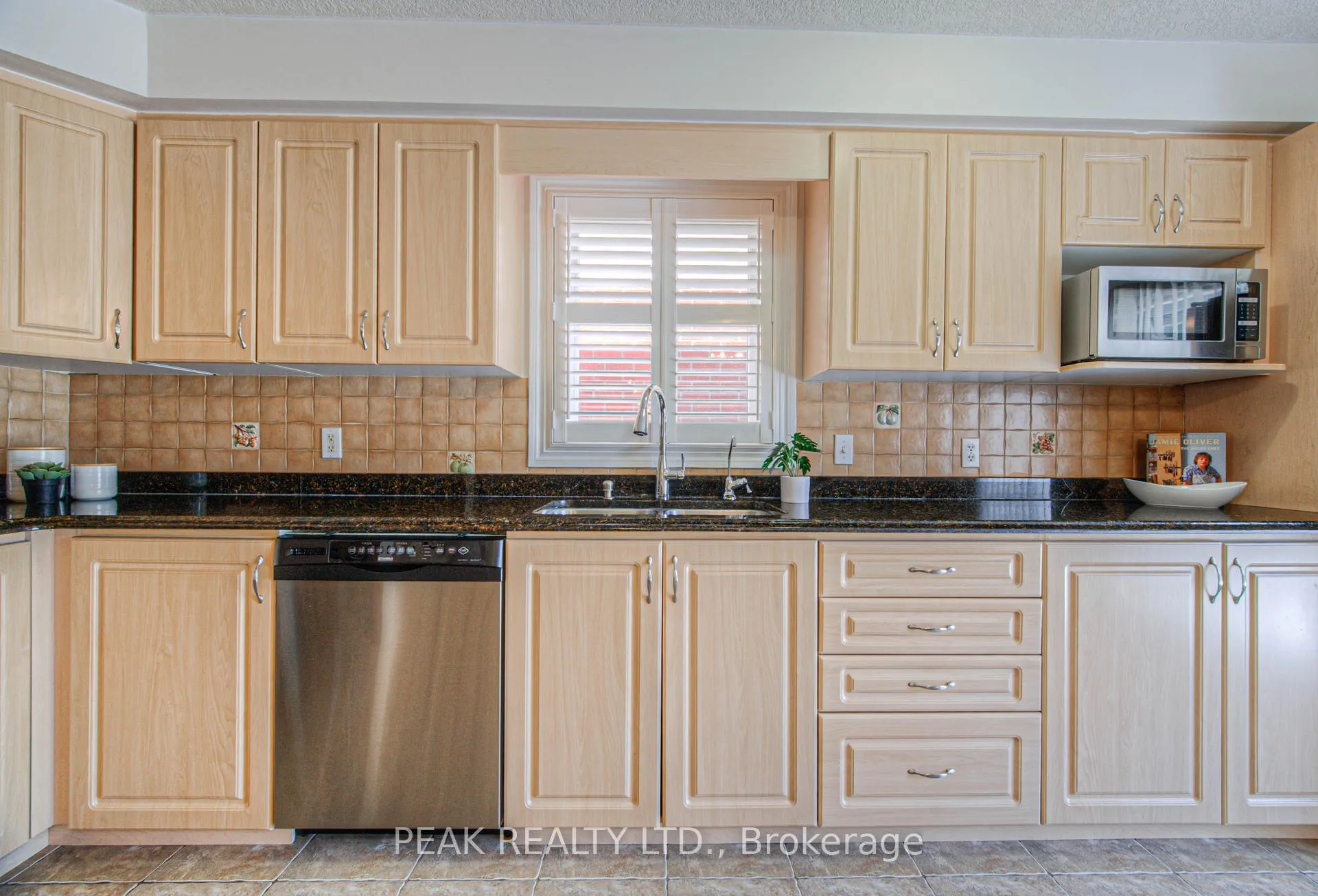 Photo 14 of 48 Lena Crescent, Cambridge — HOMEH