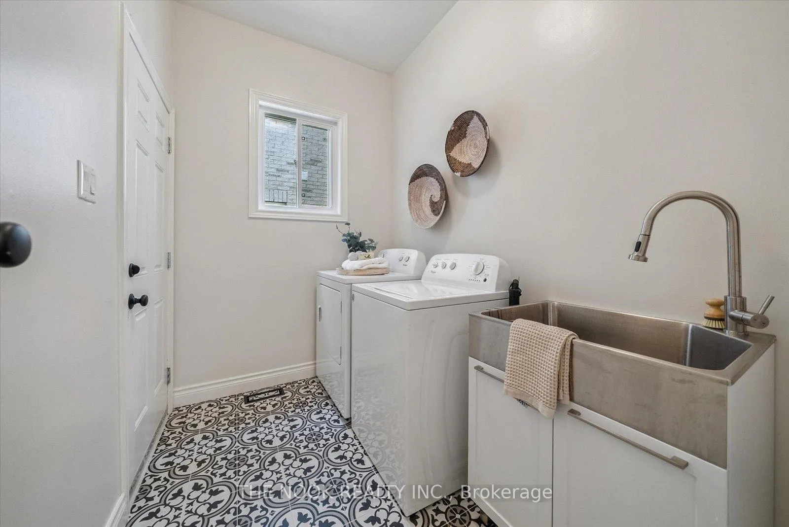 Photo 12 of 31 Queensplate Drive, Scugog, Port Perry — HOMEH