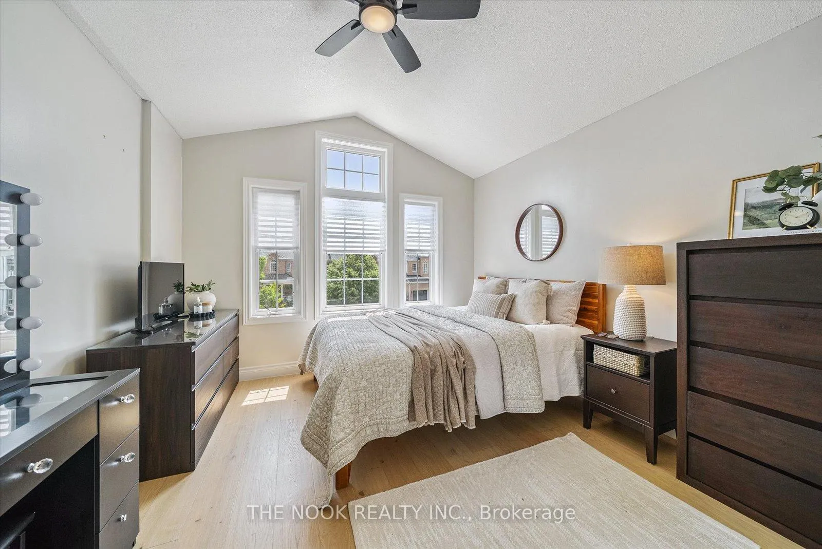 Photo 19 of 31 Queensplate Drive, Scugog, Port Perry — HOMEH
