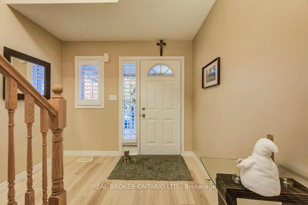 Photo 2 of 678 Interlaken Drive, Waterloo — HOMEH