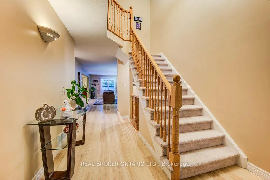 Photo 3 of 678 Interlaken Drive, Waterloo — HOMEH