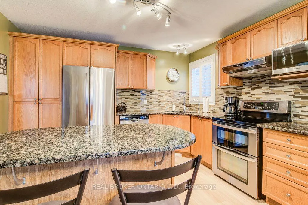Photo 13 of 678 Interlaken Drive, Waterloo — HOMEH