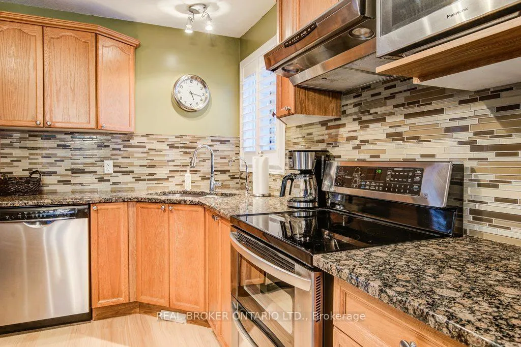Photo 15 of 678 Interlaken Drive, Waterloo — HOMEH