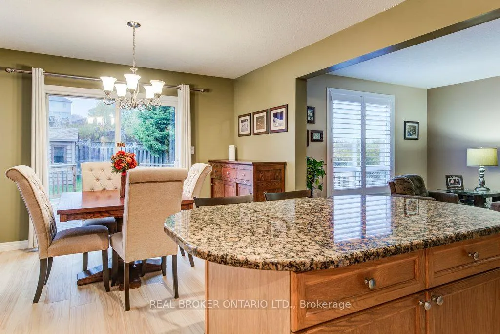 Photo 16 of 678 Interlaken Drive, Waterloo — HOMEH