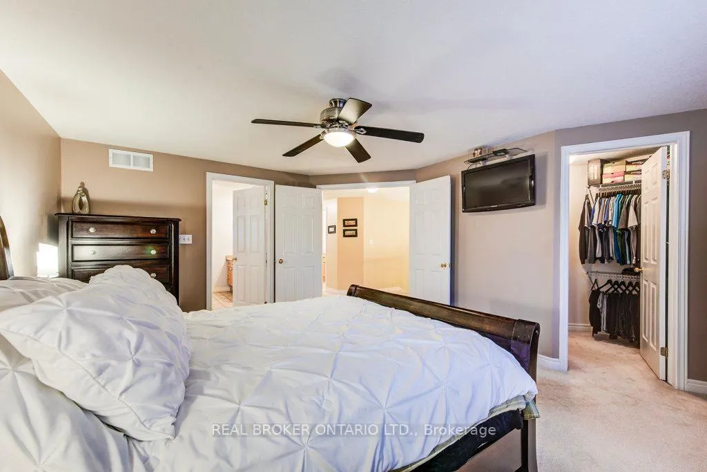Photo 20 of 678 Interlaken Drive, Waterloo — HOMEH