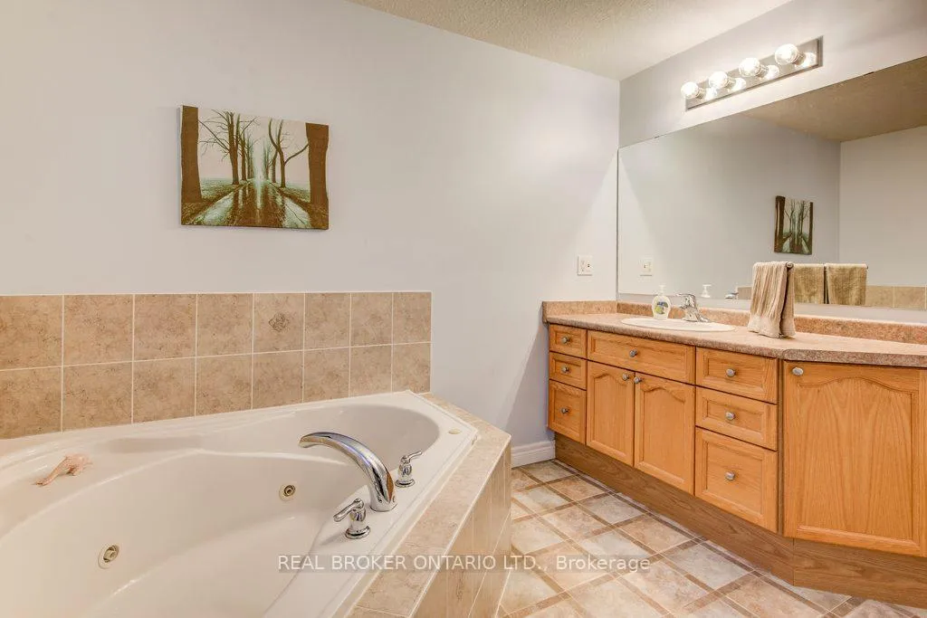 Photo 22 of 678 Interlaken Drive, Waterloo — HOMEH