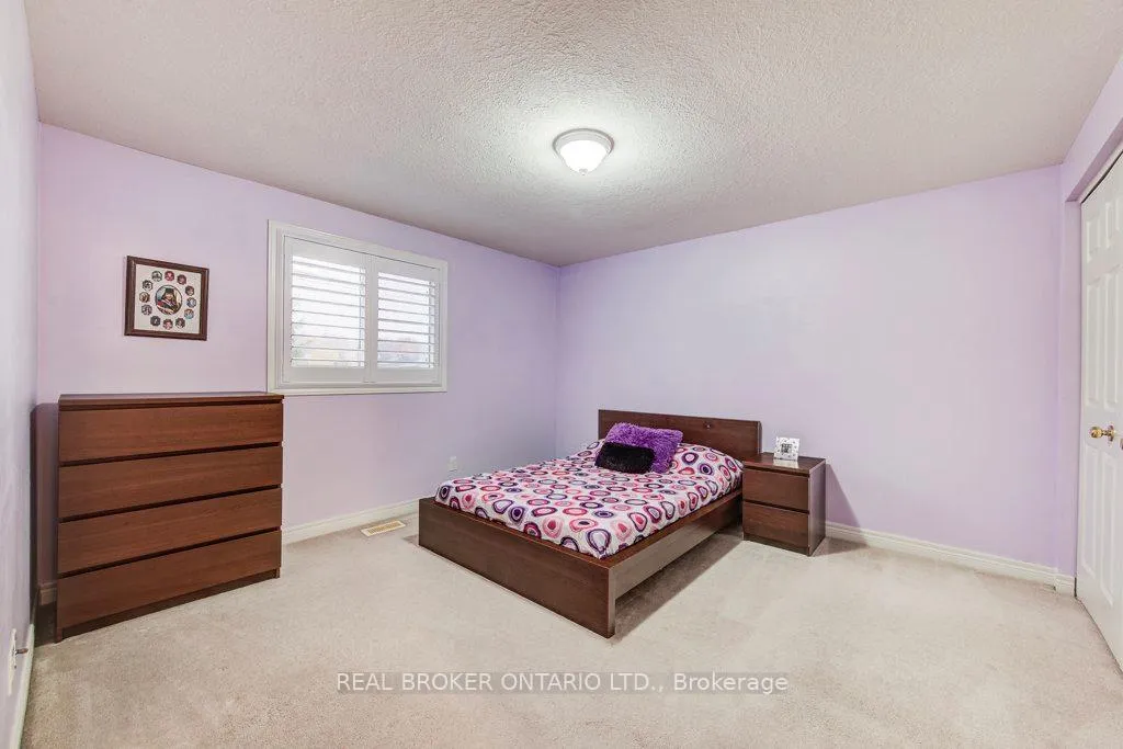 Photo 26 of 678 Interlaken Drive, Waterloo — HOMEH