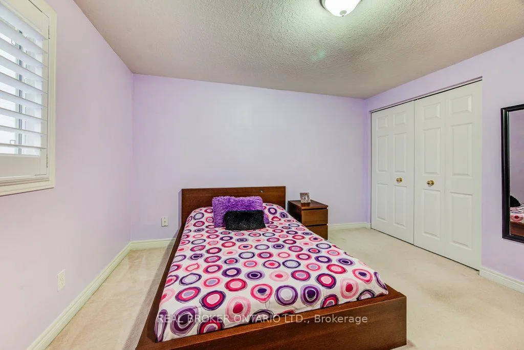 Photo 27 of 678 Interlaken Drive, Waterloo — HOMEH