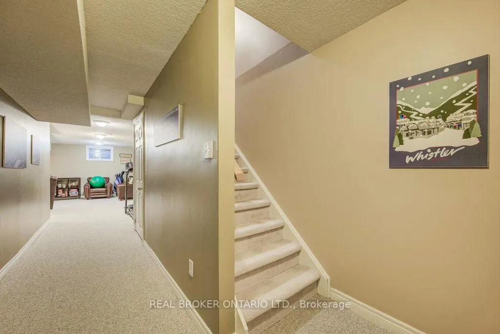 Photo 28 of 678 Interlaken Drive, Waterloo — HOMEH