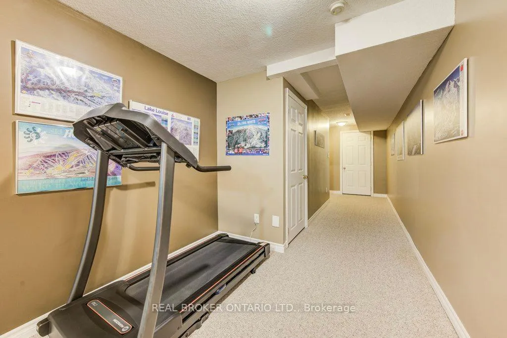 Photo 29 of 678 Interlaken Drive, Waterloo — HOMEH