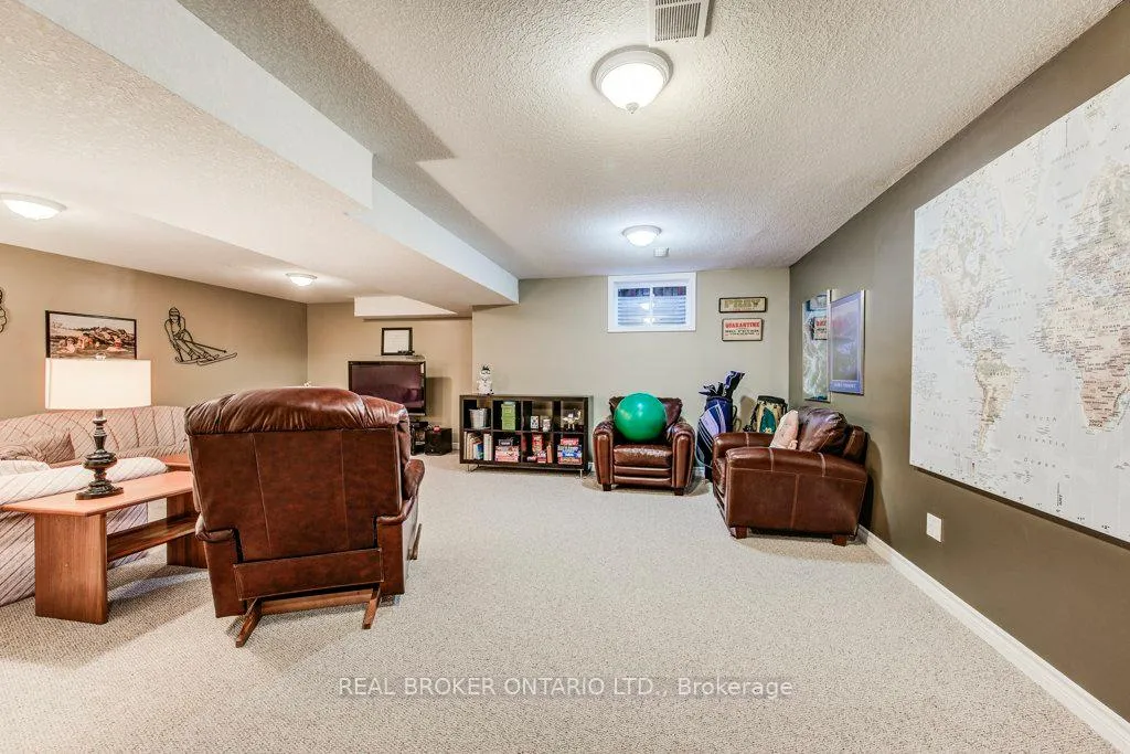 Photo 30 of 678 Interlaken Drive, Waterloo — HOMEH