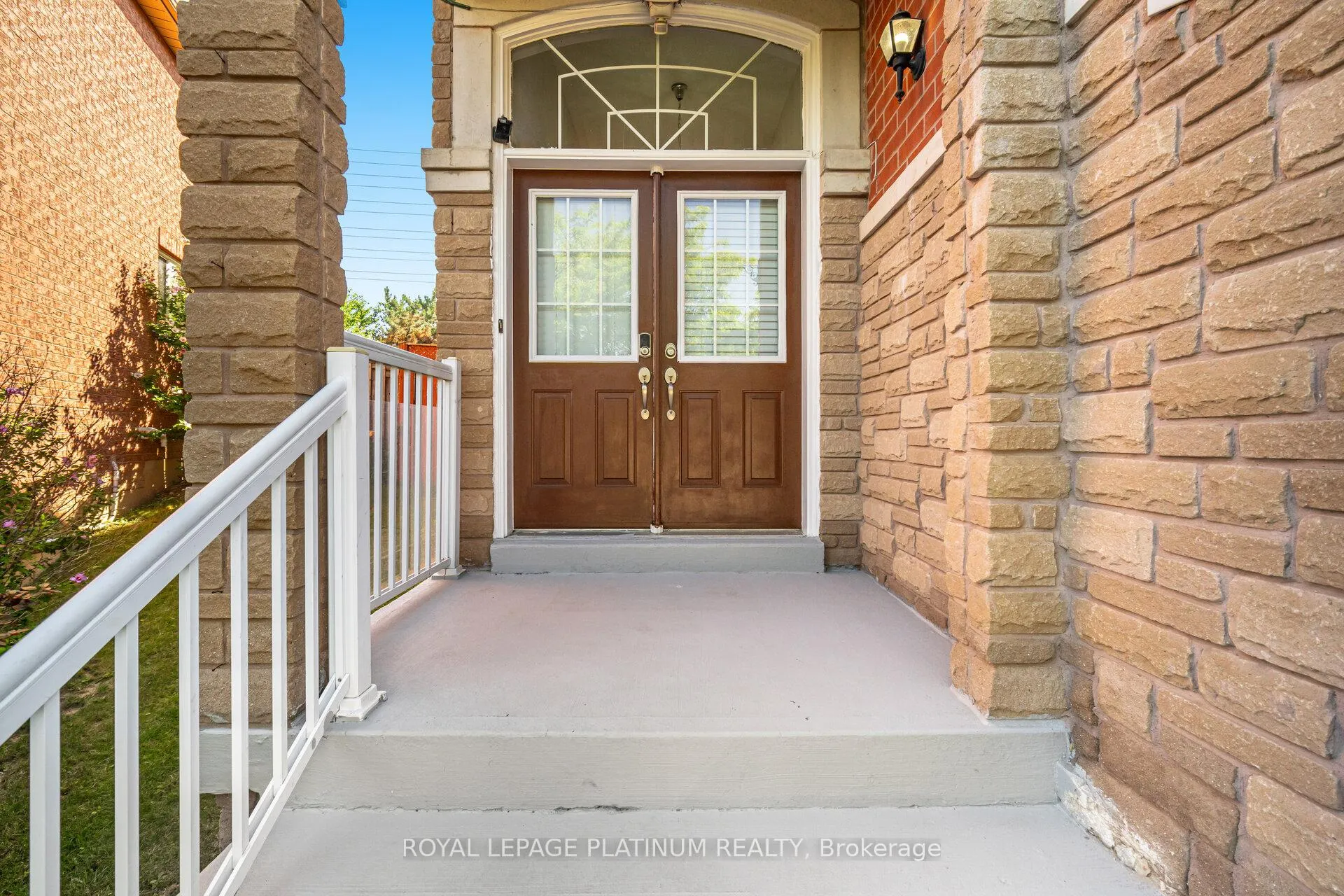 Photo 3 of 63 Culture Crescent, Brampton, Fletcher's Creek Village — HOMEH