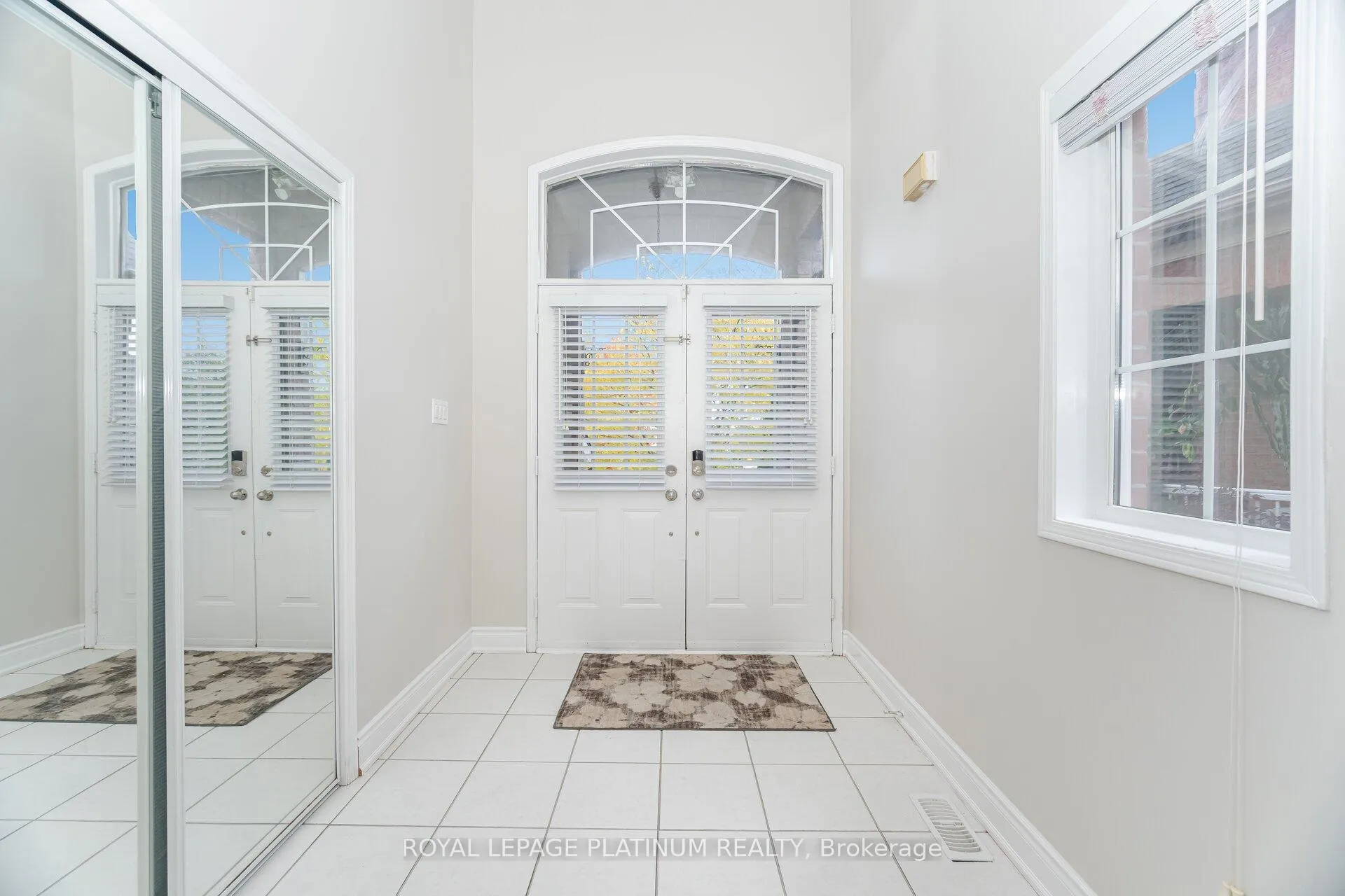 Photo 4 of 63 Culture Crescent, Brampton, Fletcher's Creek Village — HOMEH